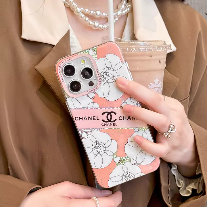 chanel iPhone16ケース小さな白い花をくり抜き、ダイヤモンドを砕く，シャネルiPhone16plusブランド携帯ケース激安おしゃれ，シャネルアイフォン16Promaxカバー激安コピーおしゃれ小さな白い花をくり抜き、ダイヤモンドを砕く 